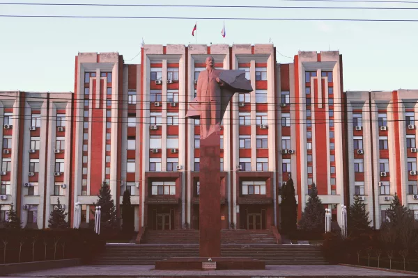 Viaggio fotografico in Transnistria / Moldavia | Alex Houque / unsplash